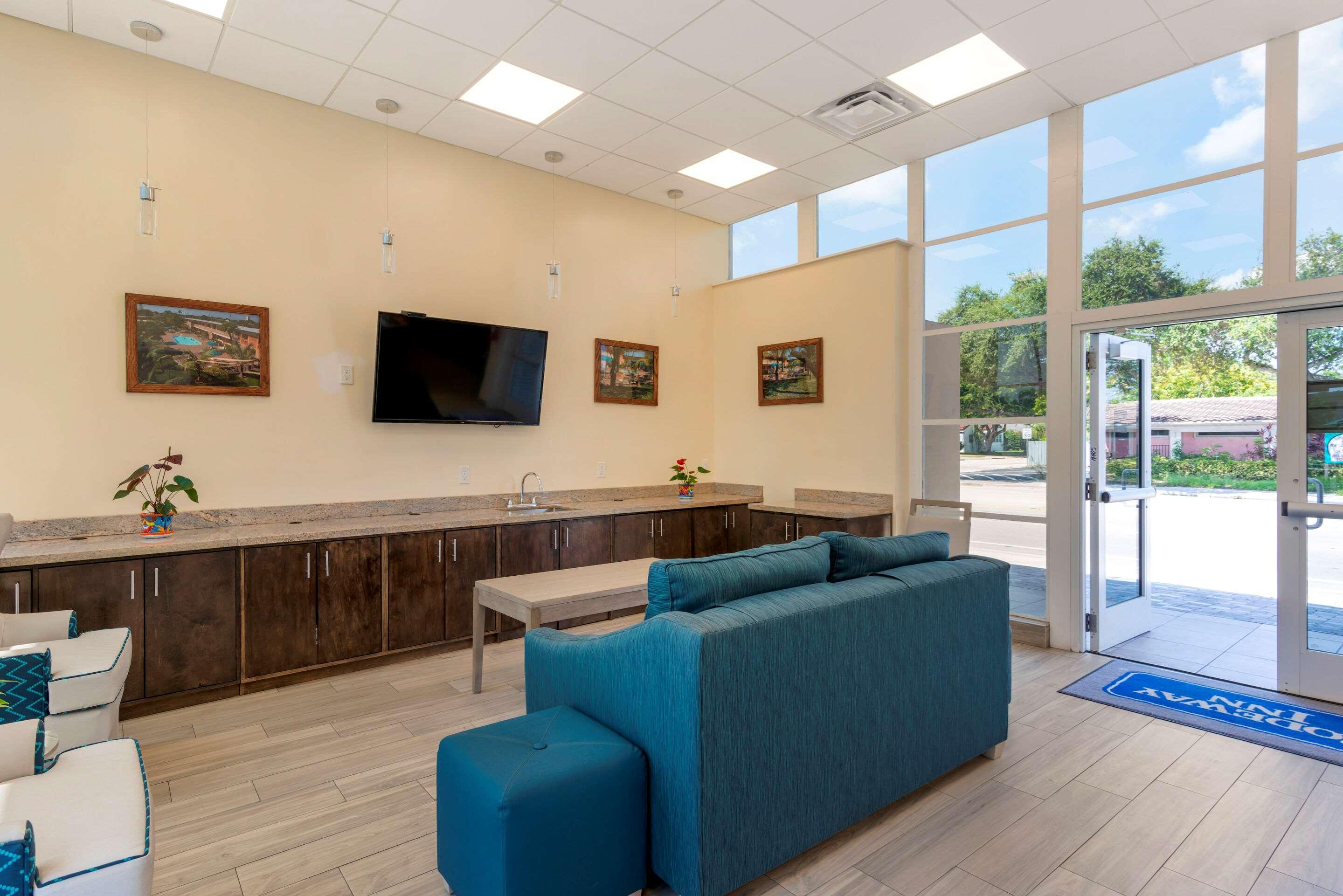 Downtown Hollywood Gardens Inn & Suites Zewnętrze zdjęcie