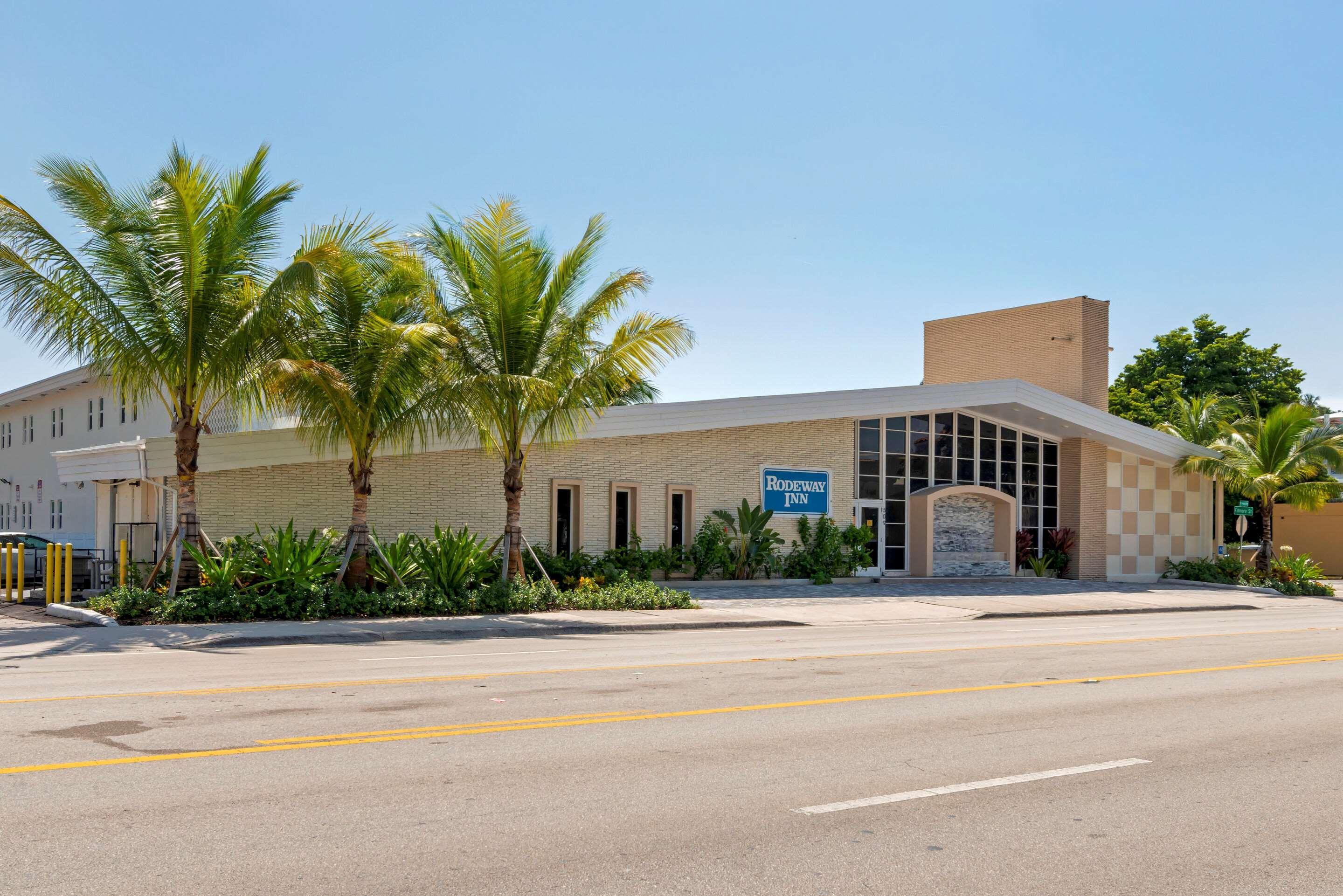 Downtown Hollywood Gardens Inn & Suites Zewnętrze zdjęcie