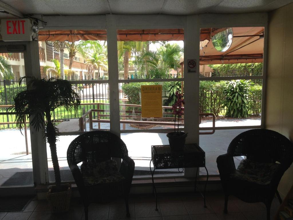 Downtown Hollywood Gardens Inn & Suites Zewnętrze zdjęcie