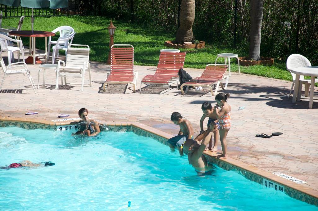 Downtown Hollywood Gardens Inn & Suites Zewnętrze zdjęcie